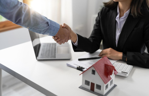 Real estate deal finalized with a handshake, paperwork, and escrow closing in 5 days. Fast property sale process with quick escrow handling. Real estate deal finalized with a handshake, paperwork, and escrow closing in 5 days. Fast property sale process with quick escrow handling.